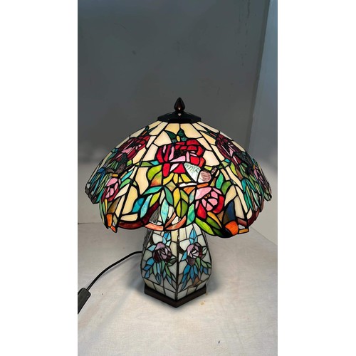 300 - TIFFANY STYLE LAMP WITH FLORAL PATTERN - 48CM HIGH & 40CM WIDTH