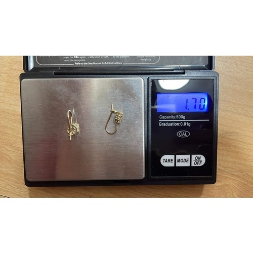 215 - 14ct gold earrings - weight 1.70g