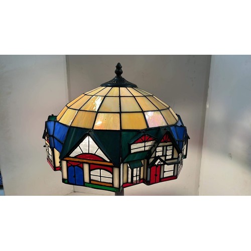 299 - TIFFANY STYLE - TALL SIDE LAMP WITH HOUSE DETAIL - 60CM HIGH AND 35CM WIDE