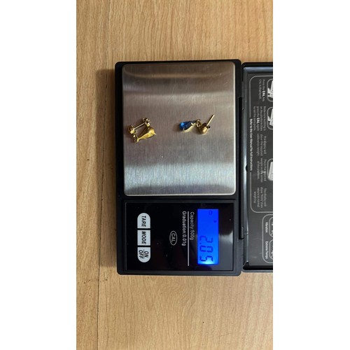 202C - 9ct gold earrings - weight 2.05g