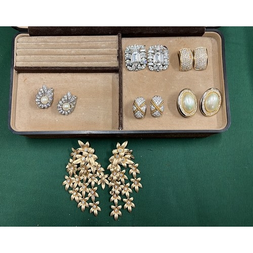 7 - JEWELLERY BOX WITH SPARKLY CLIP ON EARRINGS