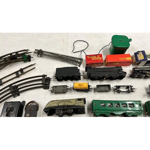 48 - QUANTITY OF MODEL RAILWAY ITEMS IN MIXED SCALE