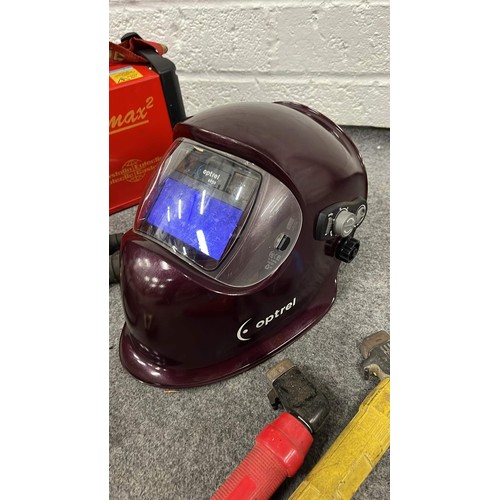 117 - LIGHT WEIGHT PORTABLE ARC WELDER WITH HELMIT IN RED