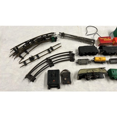 48 - QUANTITY OF MODEL RAILWAY ITEMS IN MIXED SCALE