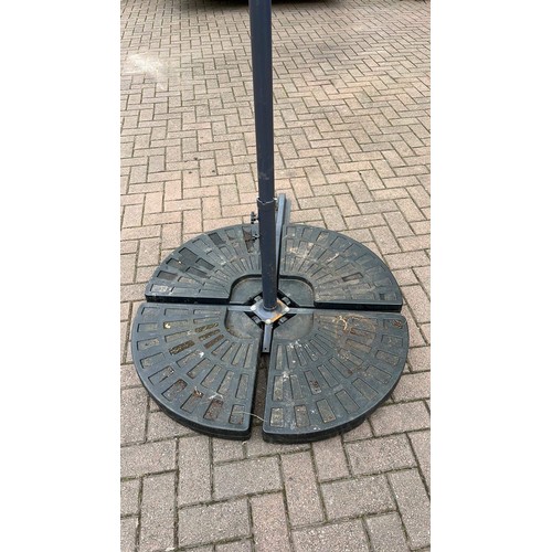 350 - LARGE GARDEN WIND OUT PARASOL