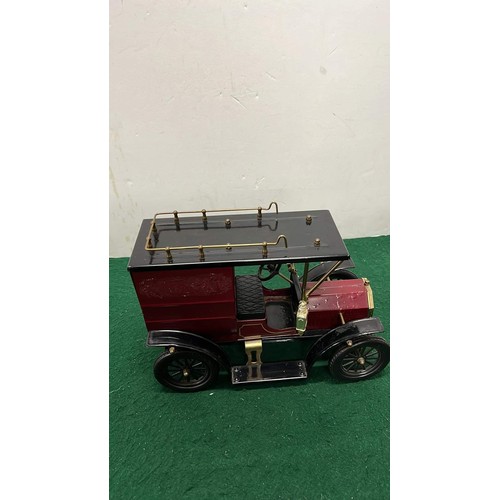 451 - TIN PLATE VINTAGE MODEL VAN