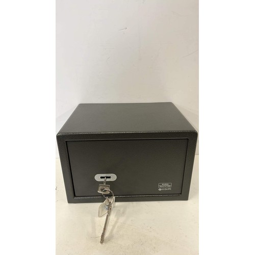 559 - SMALL SAFE WITH KEYS