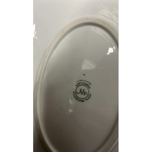 585 - ROYAL WORCESTER PLATE