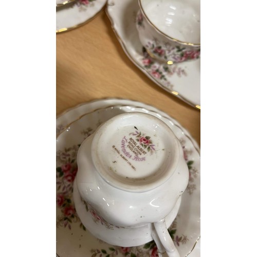 592 - 19 Pc PART ROYAL ALBERT LAVENDER ROSE TEA SET