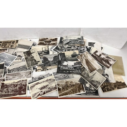 369 - SELECTION OF BLACK AND WHITE POST CARDS