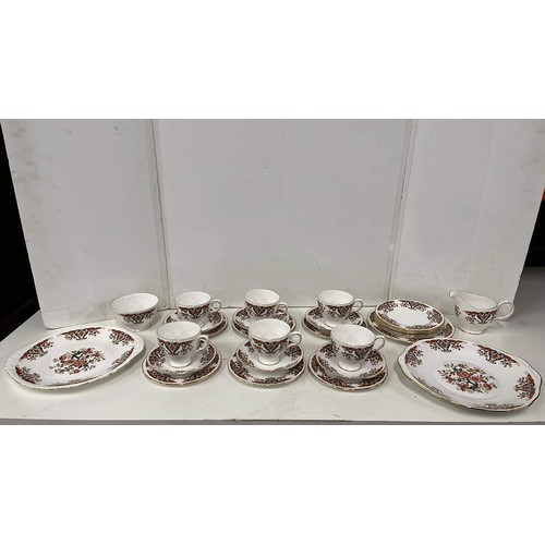 418 - 28 pc PART COLCLOUGH TEA SET