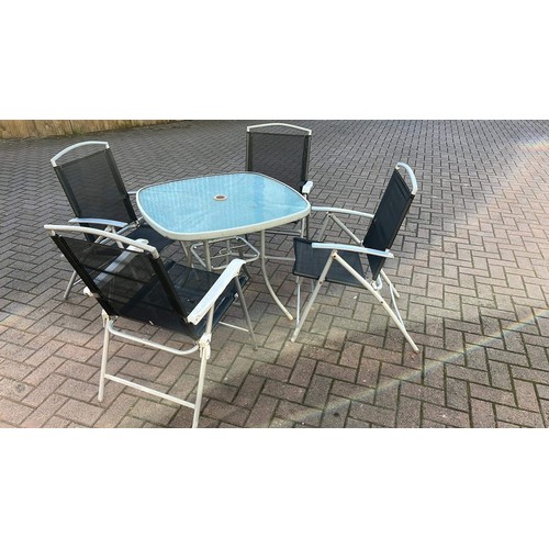 105 - GARDEN TABLE SET USED