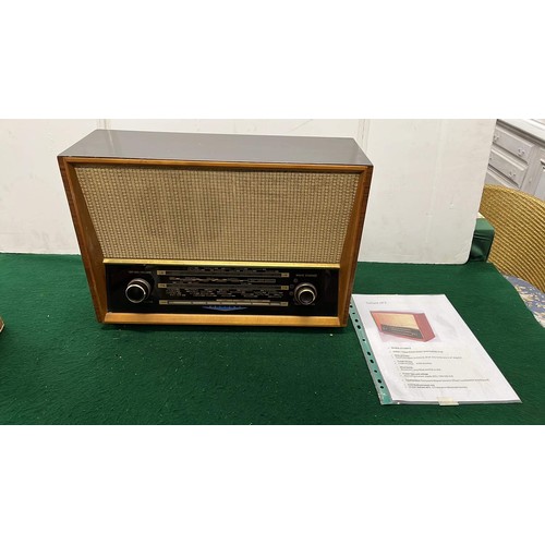 7 - VINTAGE  DEFIANT AF2 RADIO IN WOODEN CASE