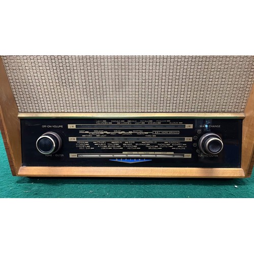 7 - VINTAGE  DEFIANT AF2 RADIO IN WOODEN CASE