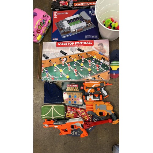 697 - SELECTION OF GAMES and nerf guns TO INCLUDE PACKAGED ITEMS ( SEE PICTURES )