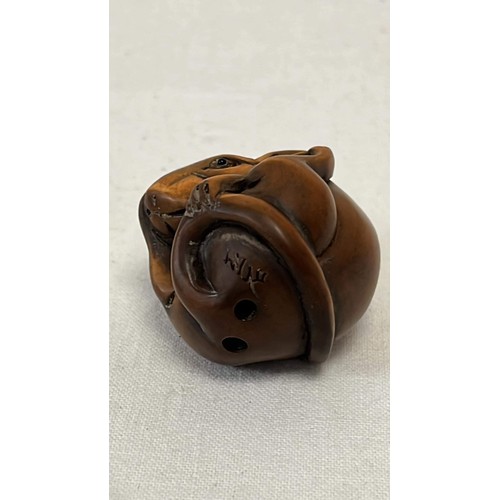 63 - NETSUKE CARVING OF RAT SIGNED