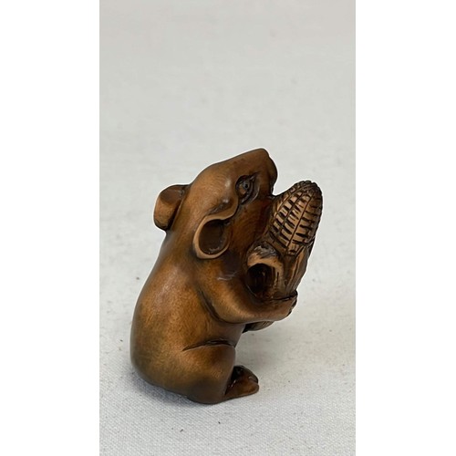 62 - NETSUKE CARVING OF RAT SIGNED