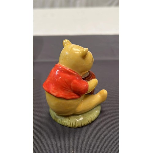 7 - ROYAL DOULTON WINNIE POOH WINNIE THE POOH AND THE HONEYPOT WP1