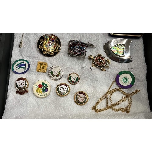 106 - BROOCHES AND T.G BADGES