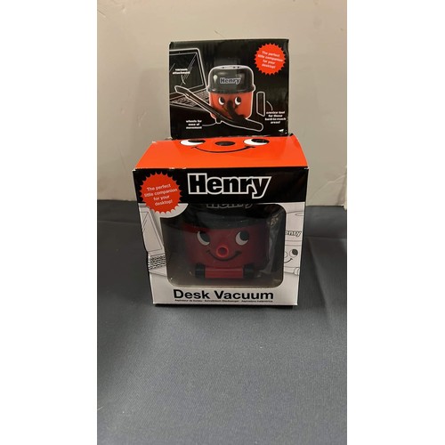 171 - BOXED MINI DESK TOP HENRY VACUUM WORKING