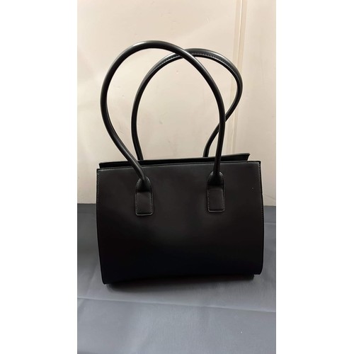 194 - BLACK LADIES HAND BAG