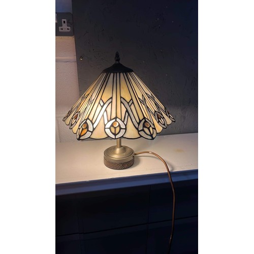 423 - BRASS COLUMN TIFFANY STYLE SIDE LAMP