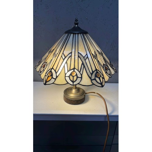 423 - BRASS COLUMN TIFFANY STYLE SIDE LAMP