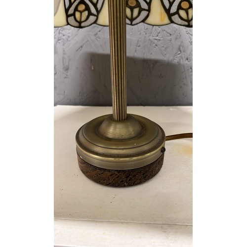 423 - BRASS COLUMN TIFFANY STYLE SIDE LAMP