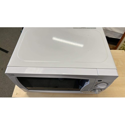 204 - WHITE MICROWAVE OVEN