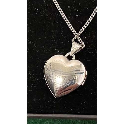 152 - HEART PENDENT LOCKET AND CHAIN 9CT GOLD AND 925