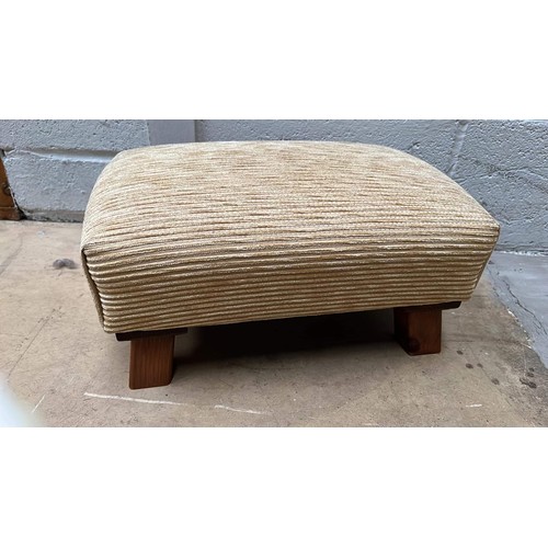 691 - FOOT STOOL