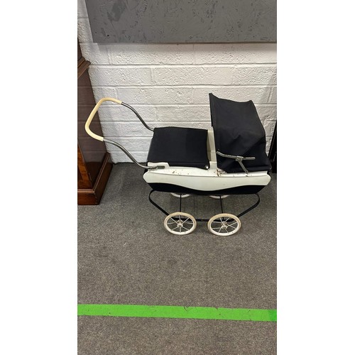 79 - TRIANG TOYS PRAM