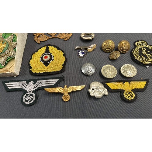 41 - MIXED MILITARY BADGES