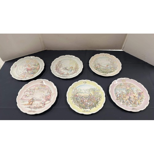 11 - ROYAL DOULTON WIND IN THE WILLOW PLATES