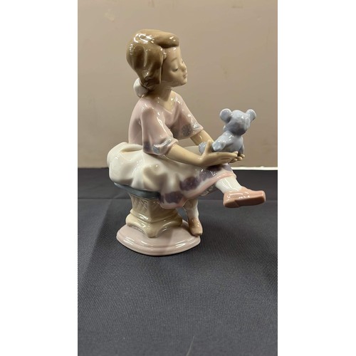 6 - LLADRO FIGURE 7620