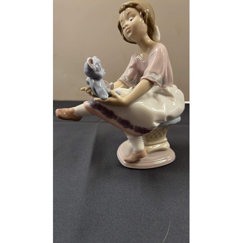 6 - LLADRO FIGURE 7620