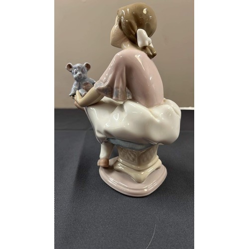 6 - LLADRO FIGURE 7620