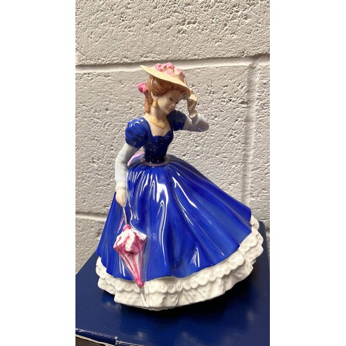 141 - ROYAL DOULTON 1991 FIGURE OF THE YEAR MARY HN 3375 FOR THE YEAR 1992 ONLY