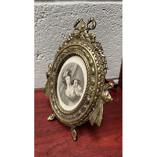 139 - BRASS OVAL DESK PHOTO  A FRAME