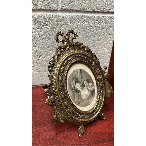 139 - BRASS OVAL DESK PHOTO  A FRAME