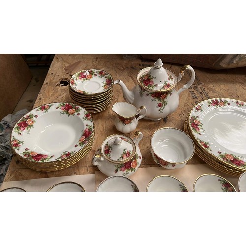 224 - 71 Pc OF ROYAL ALBERT OLD COUNTRY ROSES MIXED GRADE