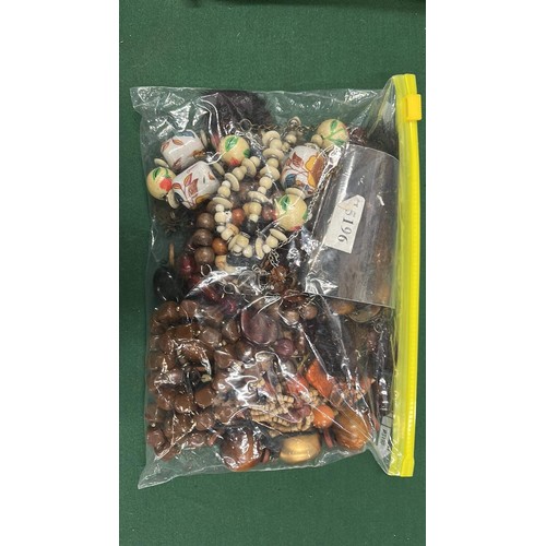 289 - Bag of costume jewellery