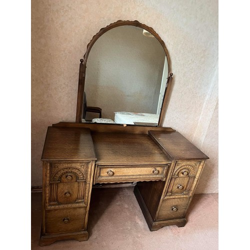 273 - OAK DRESSING TABLE