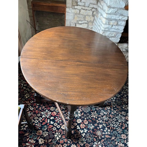 267 - ROUND OAK GATE LEG TABLE