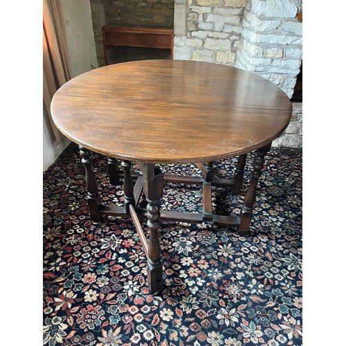 267 - ROUND OAK GATE LEG TABLE