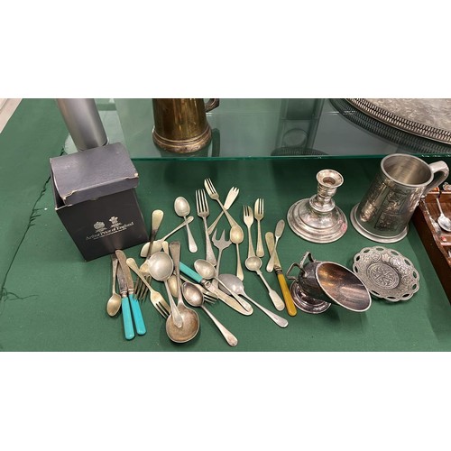 379 - SELECTION OF FLATWARE