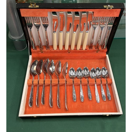 371 - BOXED FLATWARE SET