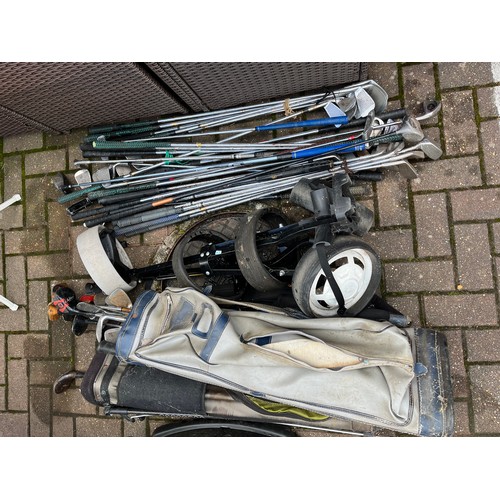 353 - Large quantity of golf clubs