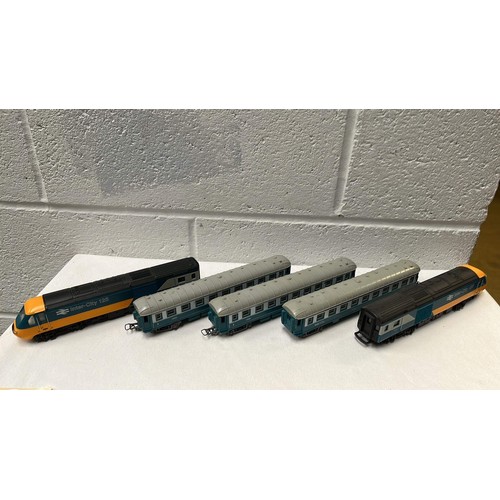 430 - OO GAUGE INTER CITY TRAIN AND GOLDEN ARROW COACHES