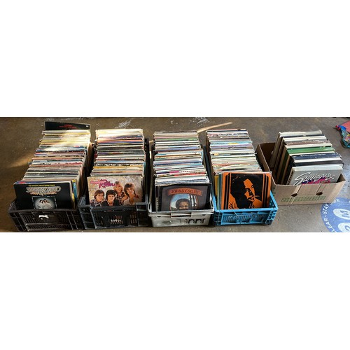 200 - LARGE QUANTITY OF MIXED ARTIST AND MUSIC LPS